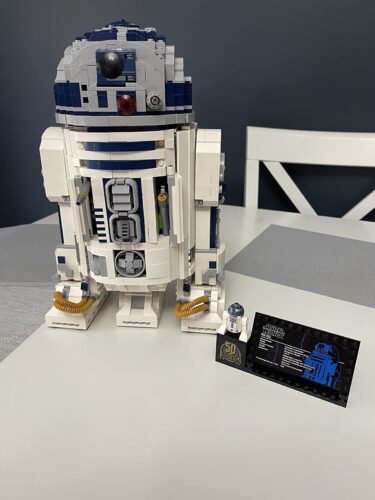 LEGO Star Wars R2-D2 75308 Droid Building Set for Adults, Collectible 3D Display Model with Info Plaque and Hidden Lightsaber, 2314 Pieces photo review