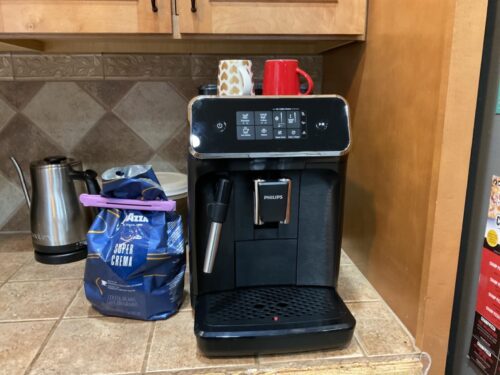 Philips Series 2200 Fully Automatic Espresso Machine with Milk Frother – EP2220/10, Ceramic Grinder, Matt Black photo review