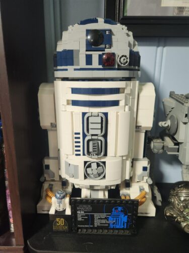LEGO Star Wars R2-D2 75308 Droid Building Set for Adults, Collectible 3D Display Model with Info Plaque and Hidden Lightsaber, 2314 Pieces photo review