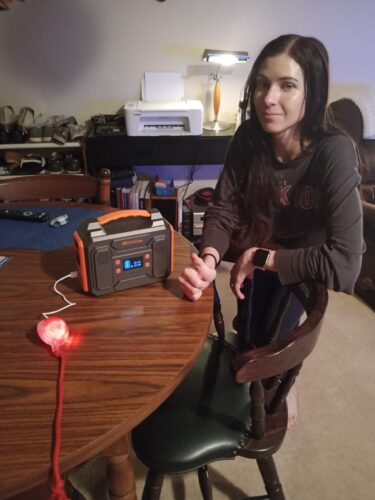 ZeroKor 300W Portable Solar Generator with 60W Foldable Panel – 280Wh Lithium Battery Power Station – Pure Sine Wave 110V AC/DC/USB Outlets – 5.1 lbs (2.3 kg) Lightweight – for RV, Home Backup, Camping photo review