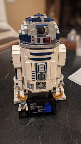LEGO Star Wars R2-D2 75308 Droid Building Set for Adults, Collectible 3D Display Model with Info Plaque and Hidden Lightsaber, 2314 Pieces photo review