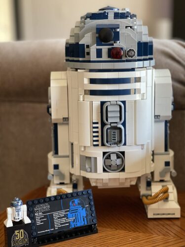 LEGO Star Wars R2-D2 75308 Droid Building Set for Adults, Collectible 3D Display Model with Info Plaque and Hidden Lightsaber, 2314 Pieces photo review