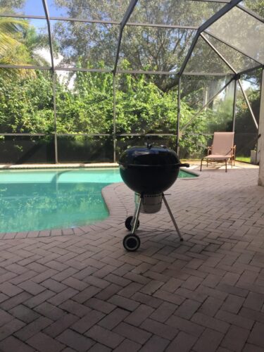 Weber Original Kettle Premium Charcoal Grill – 22-Inch Black BBQ with Hinged Cooking Grate, One-Touch Cleaning System, Heat Retention Lid, and Built-In Thermometer photo review